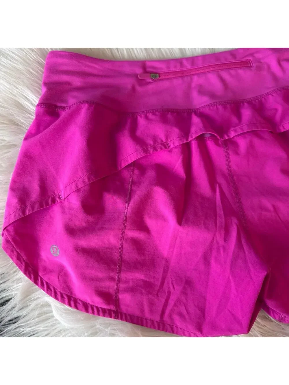 Lululemon speed up shorts 4” size 8 - Picture 3 of 4